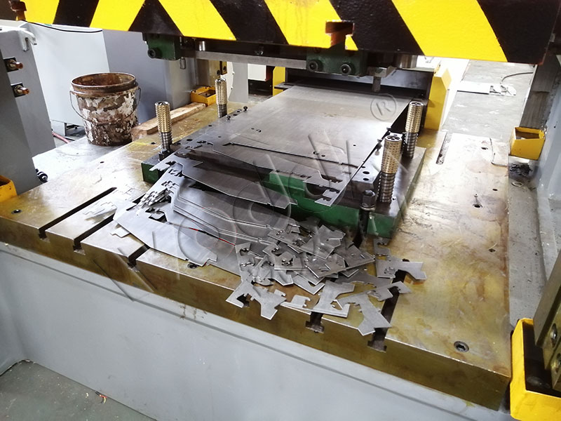 315吨框架液压机 315吨框架液压机