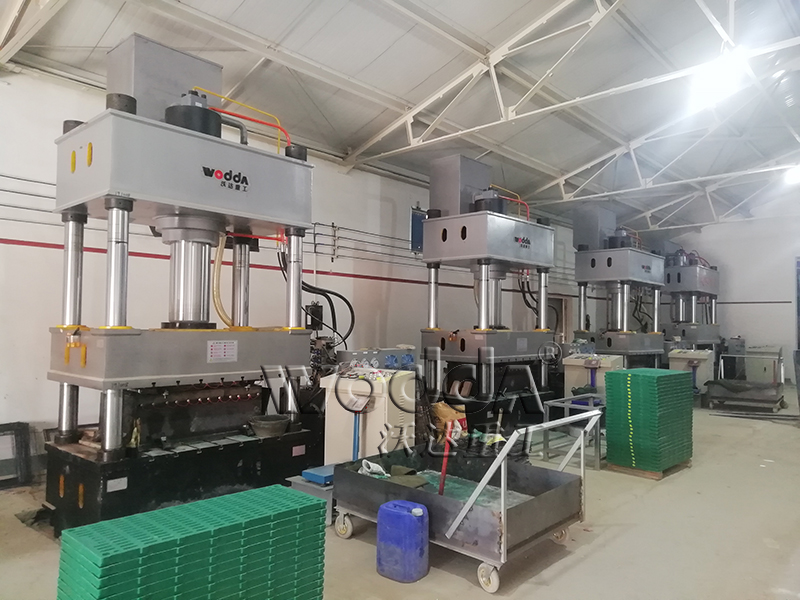 630吨漏粪板液压机 630吨漏粪板液压机