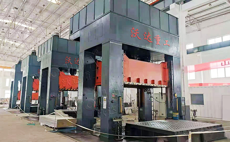 2000吨框架式液压机 2000吨框架式液压机