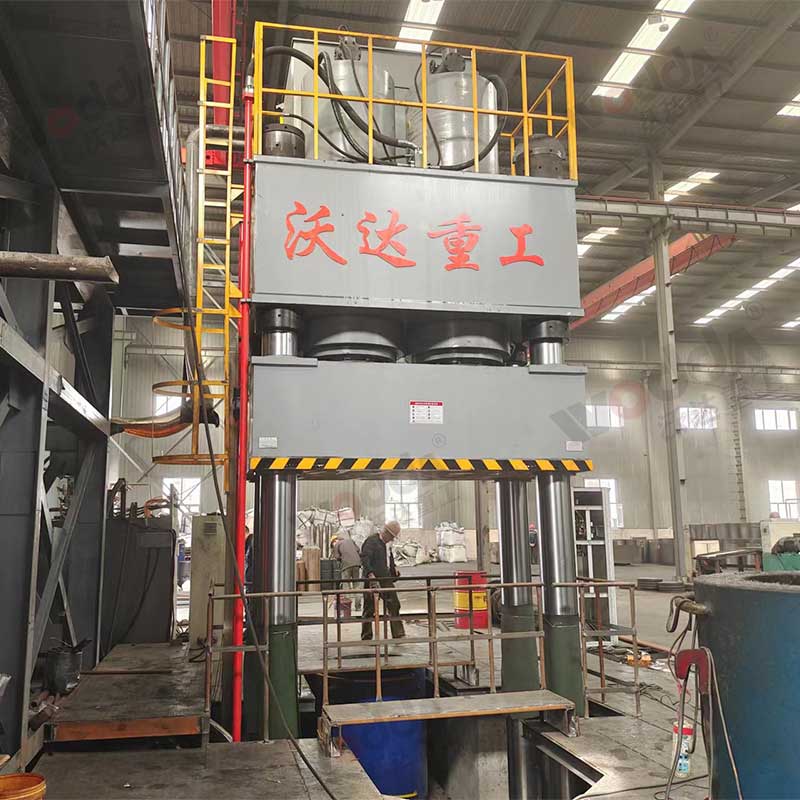 2500吨坩埚液压机 2500吨坩埚液压机