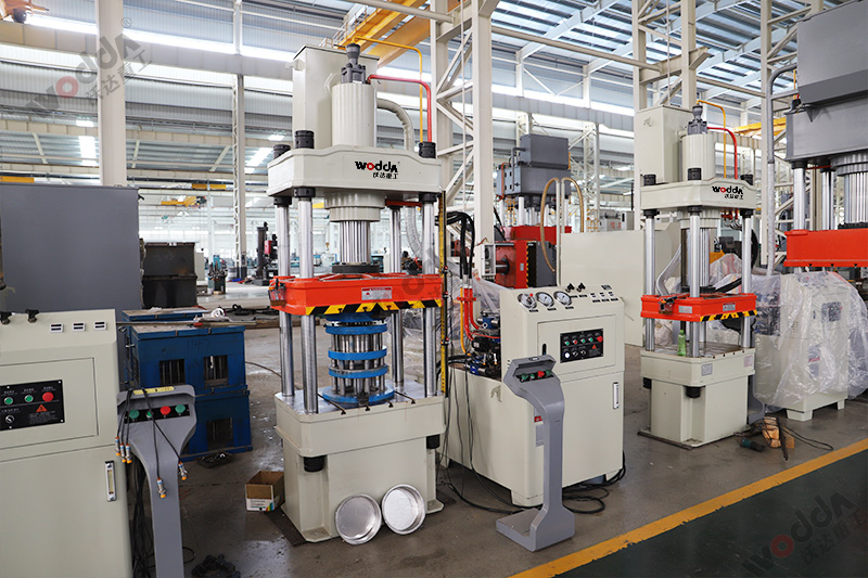 四柱液压机顶出缸工作过程 四柱液压机顶出缸工作过程