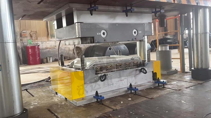 SMC汽车覆盖件模压成型液压机 SMC汽车覆盖件模压成型液压机