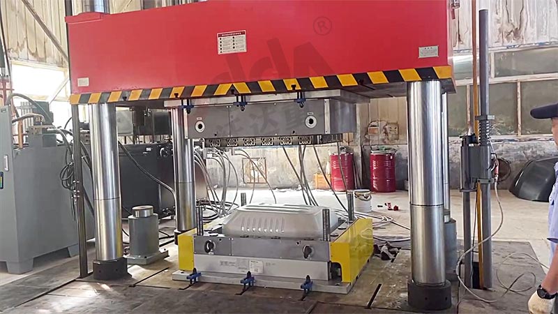 1500吨SMC汽车覆盖件模压成型液压机 1500吨SMC汽车覆盖件模压成型液压机