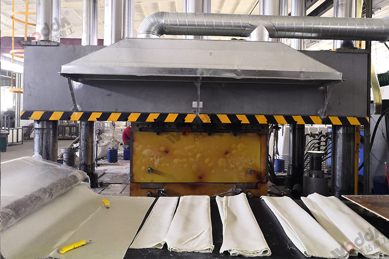 生产2立方玻璃钢化粪池设备_2000吨四柱液压机_液压机厂家 生产2立方玻璃钢化粪池设备_2000吨四柱液压机_液压机厂家