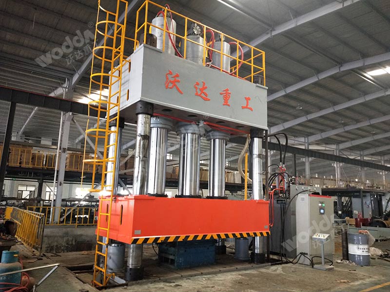 2000吨四柱液压机 2000吨四柱液压机