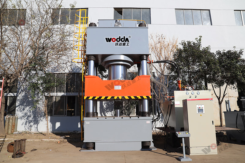 2000吨三梁四柱液压机 2000吨三梁四柱液压机