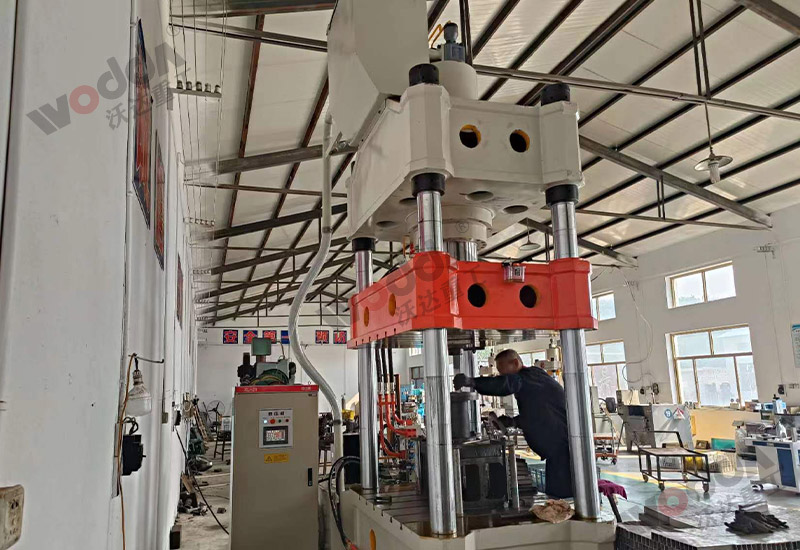 315吨冷挤压四柱液压机 315吨冷挤压四柱液压机