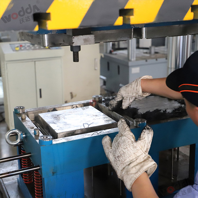 树脂井盖成型液压机模具(图1) 树脂井盖成型液压机模具(图1)