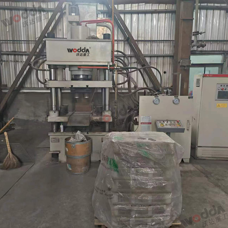 200吨压锰粉成型液压机 200吨压锰粉成型液压机