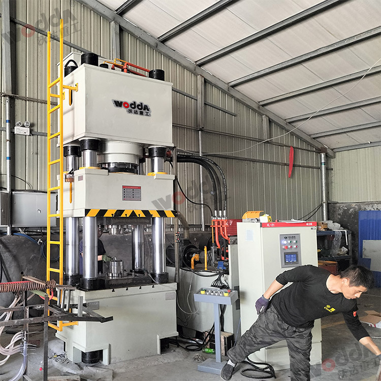 500吨热模锻液压机(图2) 500吨热模锻液压机(图2)