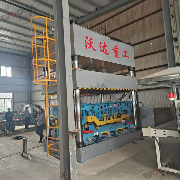 315吨汽车内饰件液压机(图3) 315吨汽车内饰件液压机(图3)