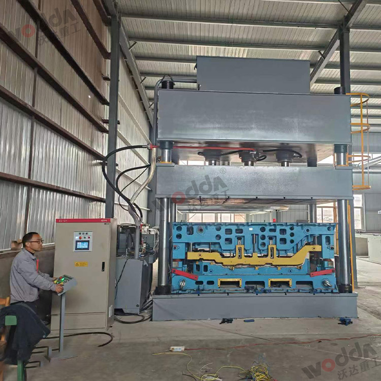 315吨汽车内饰件液压机(图1) 315吨汽车内饰件液压机(图1)