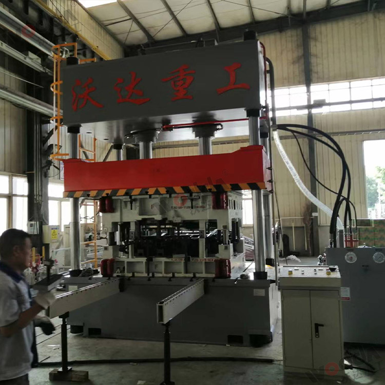 200吨汽车内饰件(门板)液压机(图1) 200吨汽车内饰件(门板)液压机(图1)