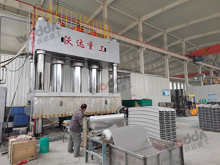 2000吨四柱液压机模压玻璃钢电缆桥架玻璃钢防腐板 2000吨四柱液压机模压玻璃钢电缆桥架玻璃钢防腐板