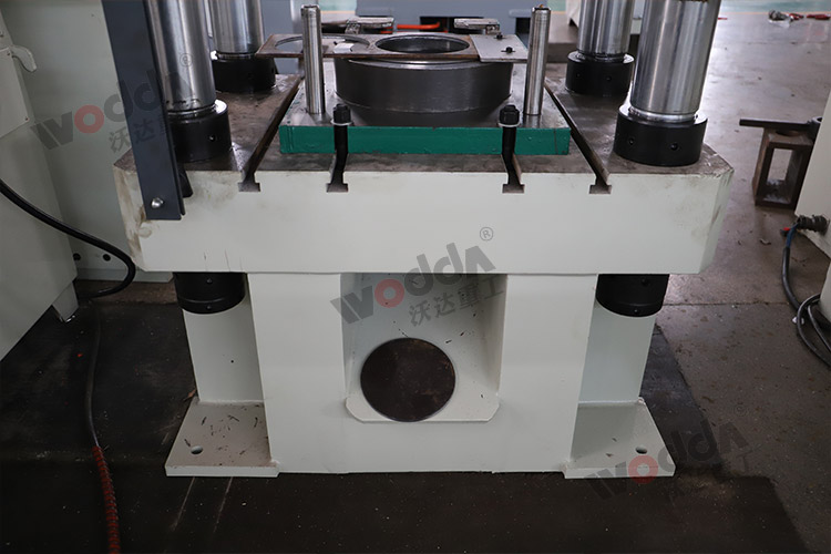 315吨锚杆托盘液压机底座.jpg 315吨锚杆托盘液压机底座.jpg