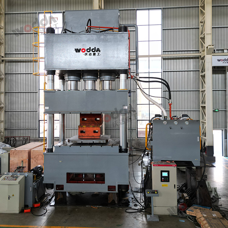 1500吨三梁四柱液压机(图1).jpg 1500吨三梁四柱液压机(图1).jpg