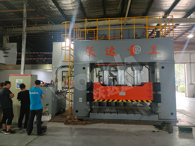 1000吨框架式薄板拉伸液压机客户现场.jpg 1000吨框架式薄板拉伸液压机客户现场.jpg