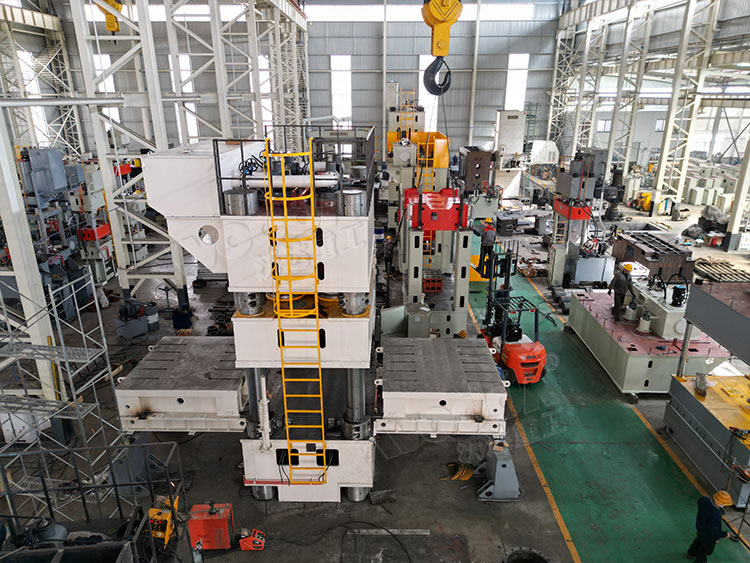 3000吨液压机车间制造现场 3000吨液压机车间制造现场