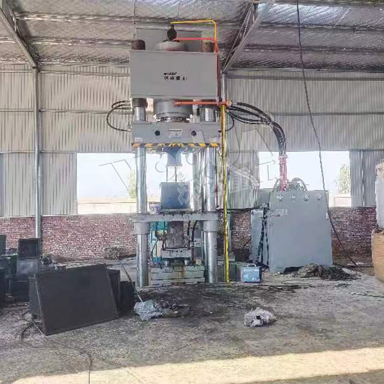 800吨石墨匣钵液压机客户现场 800吨石墨匣钵液压机客户现场