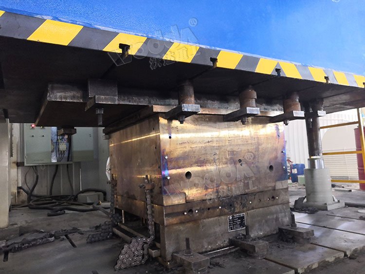 复合材料热压成型加工现场 复合材料热压成型加工现场