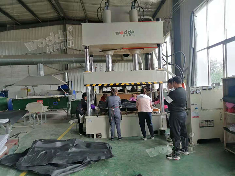 200吨汽车内饰件热压成型液压机 200吨汽车内饰件热压成型液压机