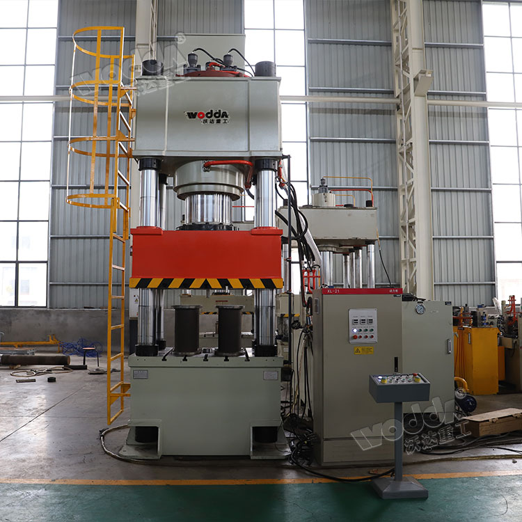 630吨四柱热模锻液压机 630吨四柱热模锻液压机