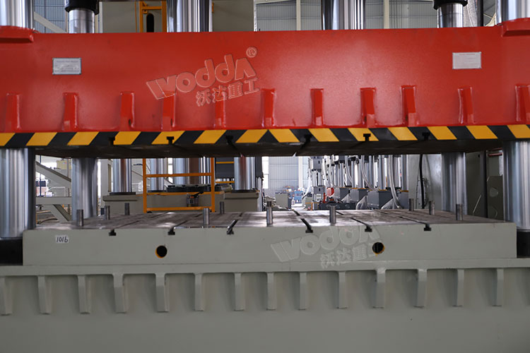 多顶杆拉伸机(液压垫) 多顶杆拉伸机(液压垫)