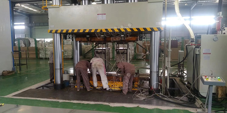 1500吨玻璃钢电缆桥架成型液压机 1500吨玻璃钢电缆桥架成型液压机