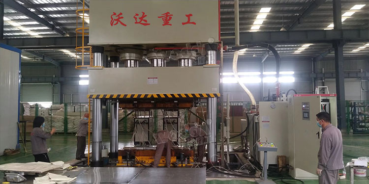 玻璃钢电缆桥架成型液压机客户加工车间 玻璃钢电缆桥架成型液压机客户加工车间