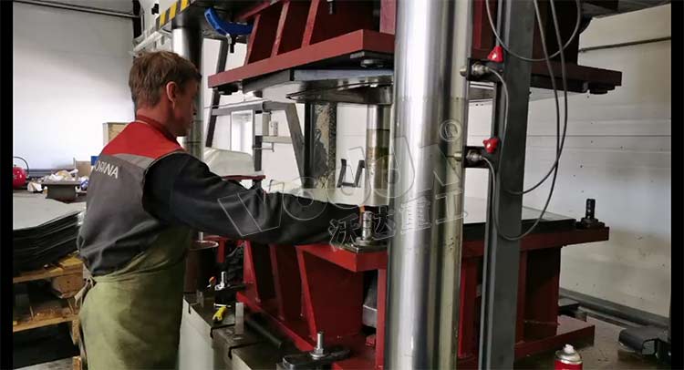 四柱液压机拉伸灰斗车成型 四柱液压机拉伸灰斗车成型