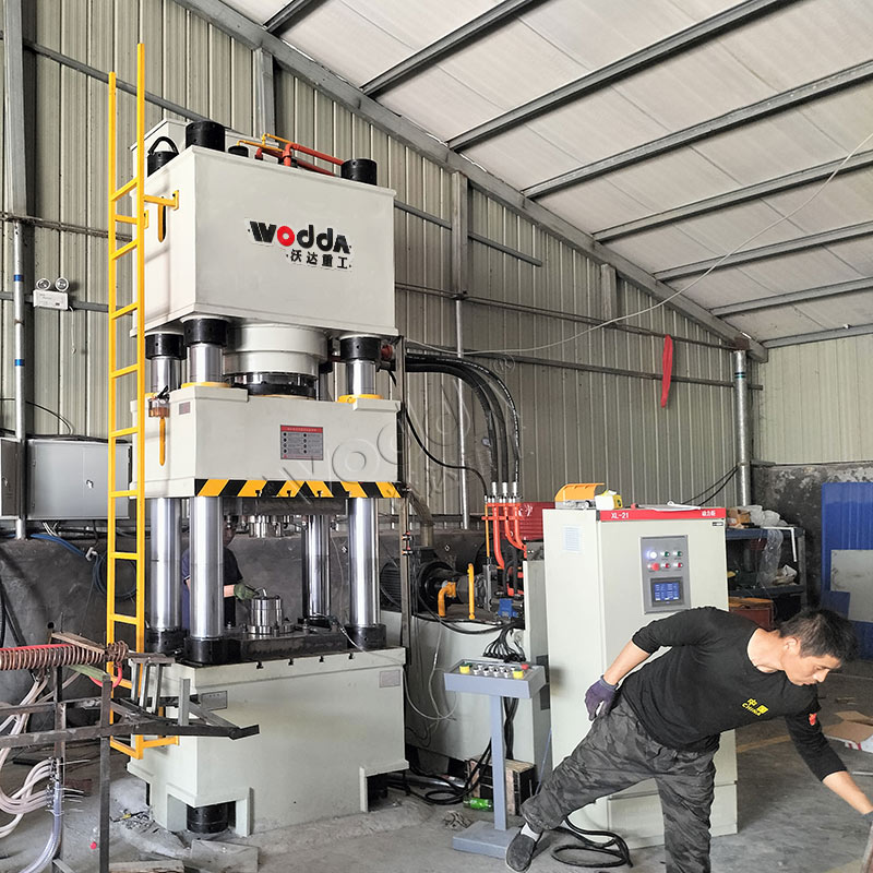 630吨热挤压液压机 630吨热挤压液压机