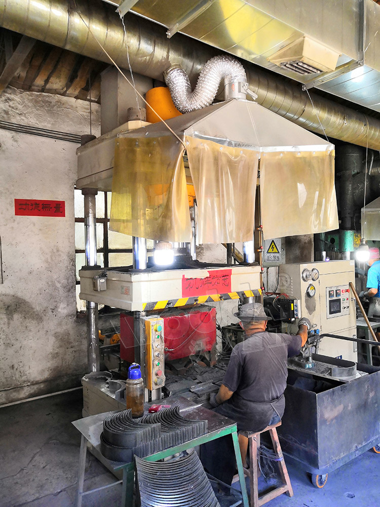 315吨刹车片液压机 315吨刹车片液压机