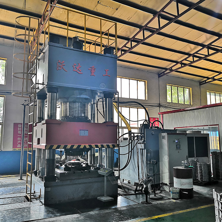 2000吨三梁四柱液压机 2000吨三梁四柱液压机