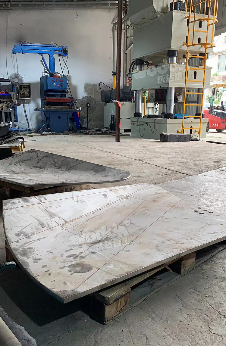 1000吨液压机加工金属搅拌器桨叶客户现场 1000吨液压机加工金属搅拌器桨叶客户现场