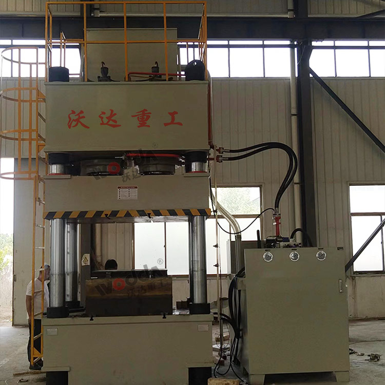 800吨四柱液压机现场 800吨四柱液压机现场