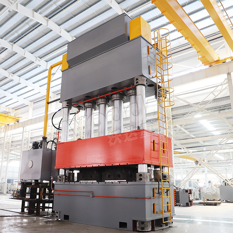 2000吨四柱液压机背面 2000吨四柱液压机背面