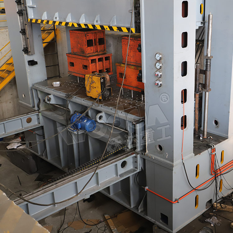 630吨框架式液压机 630吨框架式液压机