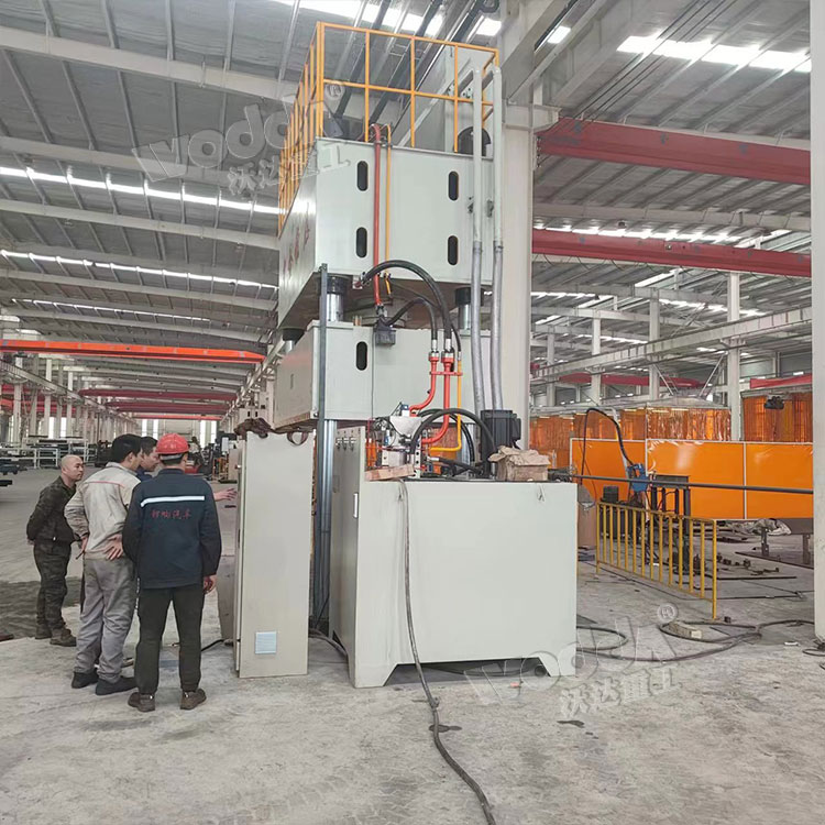 汽车配件拉伸液压机侧面 汽车配件拉伸液压机侧面