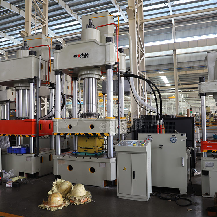 315吨防弹头盔成型液压机车间试机 315吨防弹头盔成型液压机车间试机