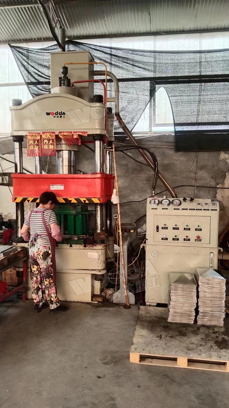 200吨四柱液压机 200吨四柱液压机