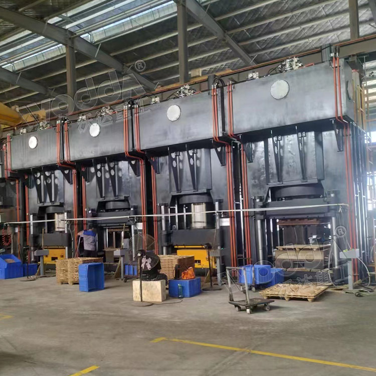 1800吨框架式液压机 1800吨框架式液压机