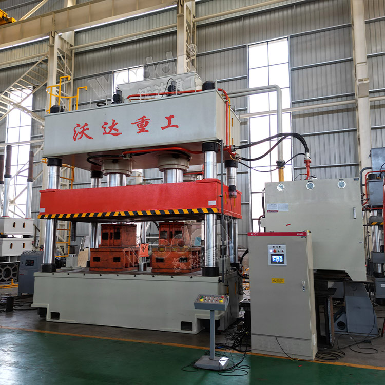 1000吨三梁四柱液压机(玻璃钢水箱液压机) 1000吨三梁四柱液压机(玻璃钢水箱液压机)