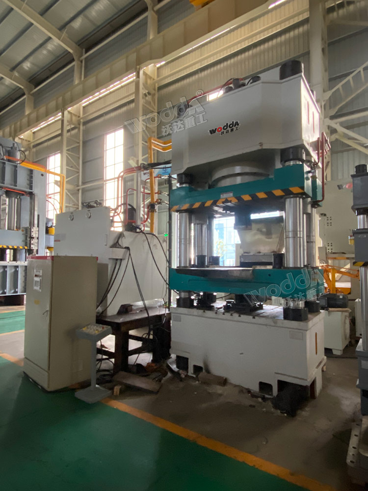 800吨盐砖机车间实物 800吨盐砖机车间实物