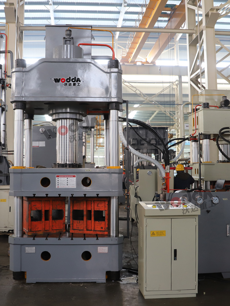 315吨国标四柱液压机(铸造件) 315吨国标四柱液压机(铸造件)