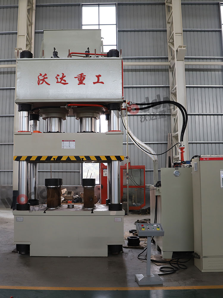 800吨三梁四柱液压机(塑料托盘液压机) 800吨三梁四柱液压机(塑料托盘液压机)