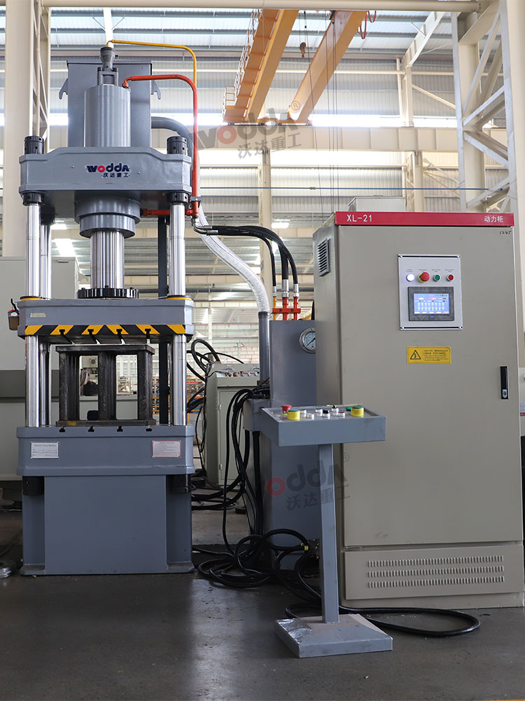 100吨三梁四柱液压机 100吨三梁四柱液压机