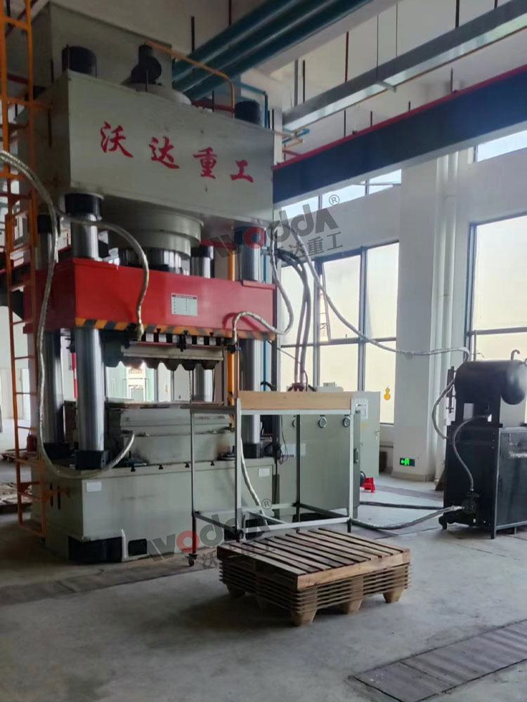 1000吨木屑托盘液压机客户现场 1000吨木屑托盘液压机客户现场