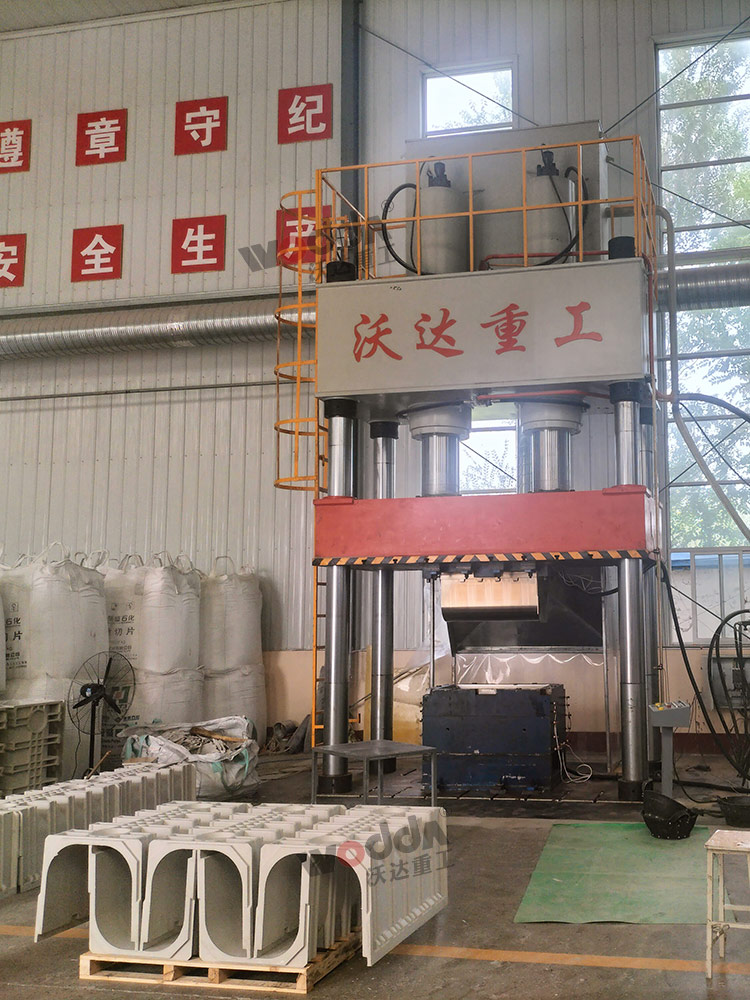 800吨U型排水沟模压成型液压机 800吨U型排水沟模压成型液压机