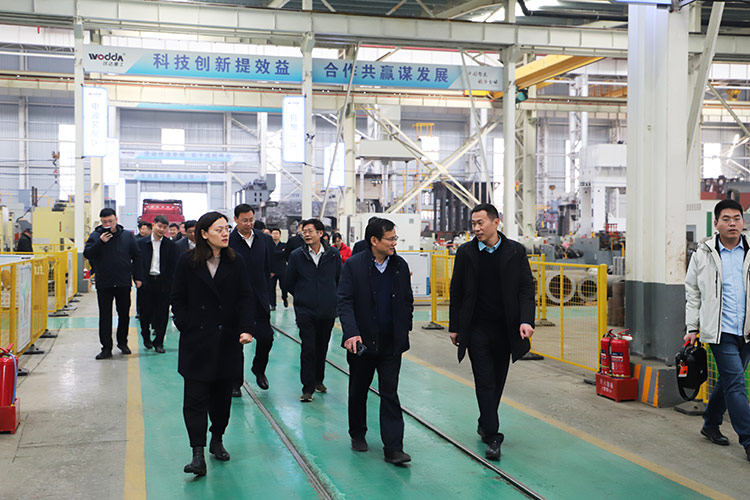 滕州市政协副主席董鸿洋一行考察优游重工现场 滕州市政协副主席董鸿洋一行考察优游重工现场