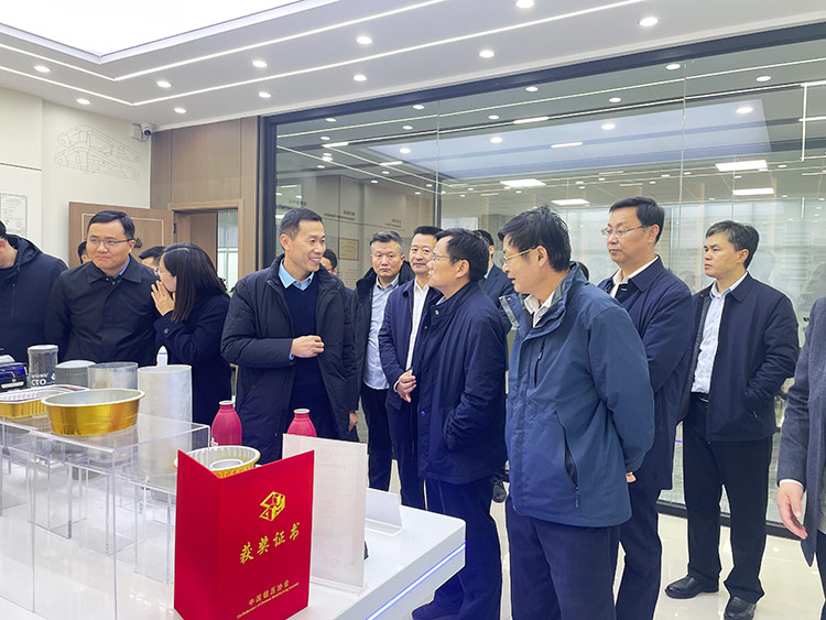 滕州市政协副主席董鸿洋听取优游重工董事长刘卫东项目推进情况 滕州市政协副主席董鸿洋听取优游重工董事长刘卫东项目推进情况